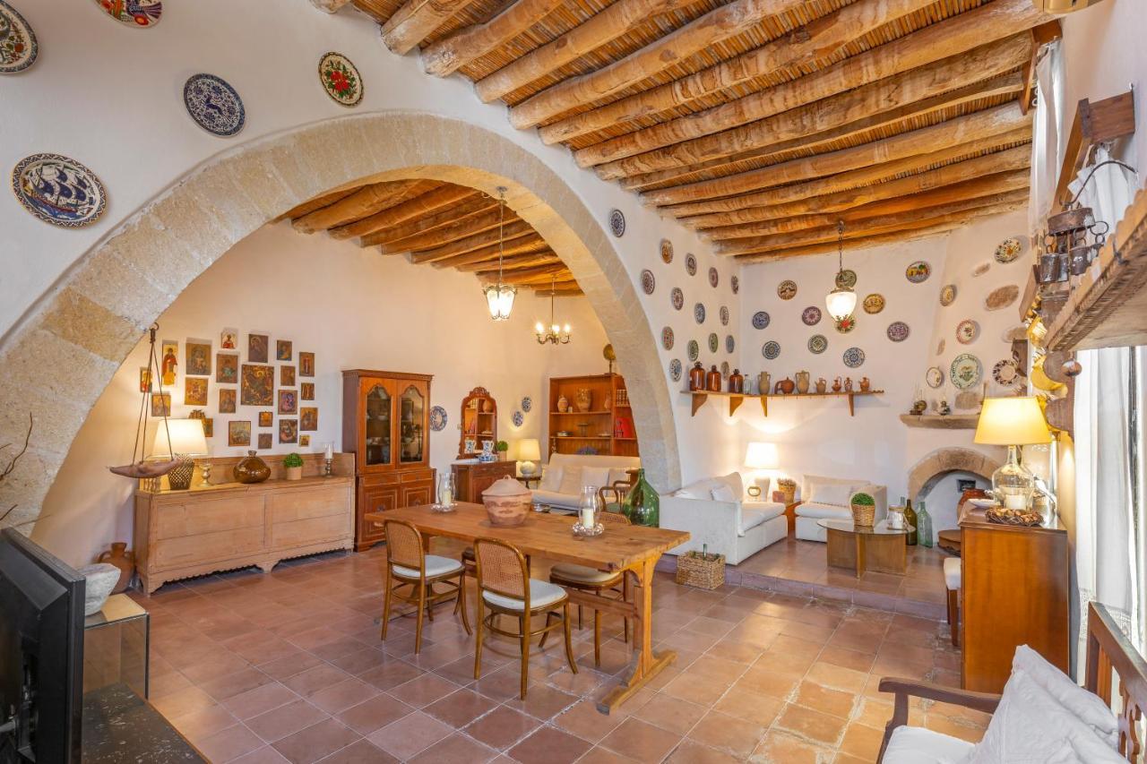 Hidden Gem Of , Traditional House & Patio *