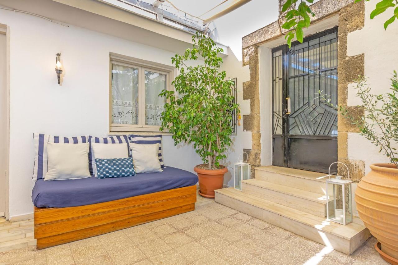 Hidden Gem Of , Traditional House & Patio Ferienhaus *